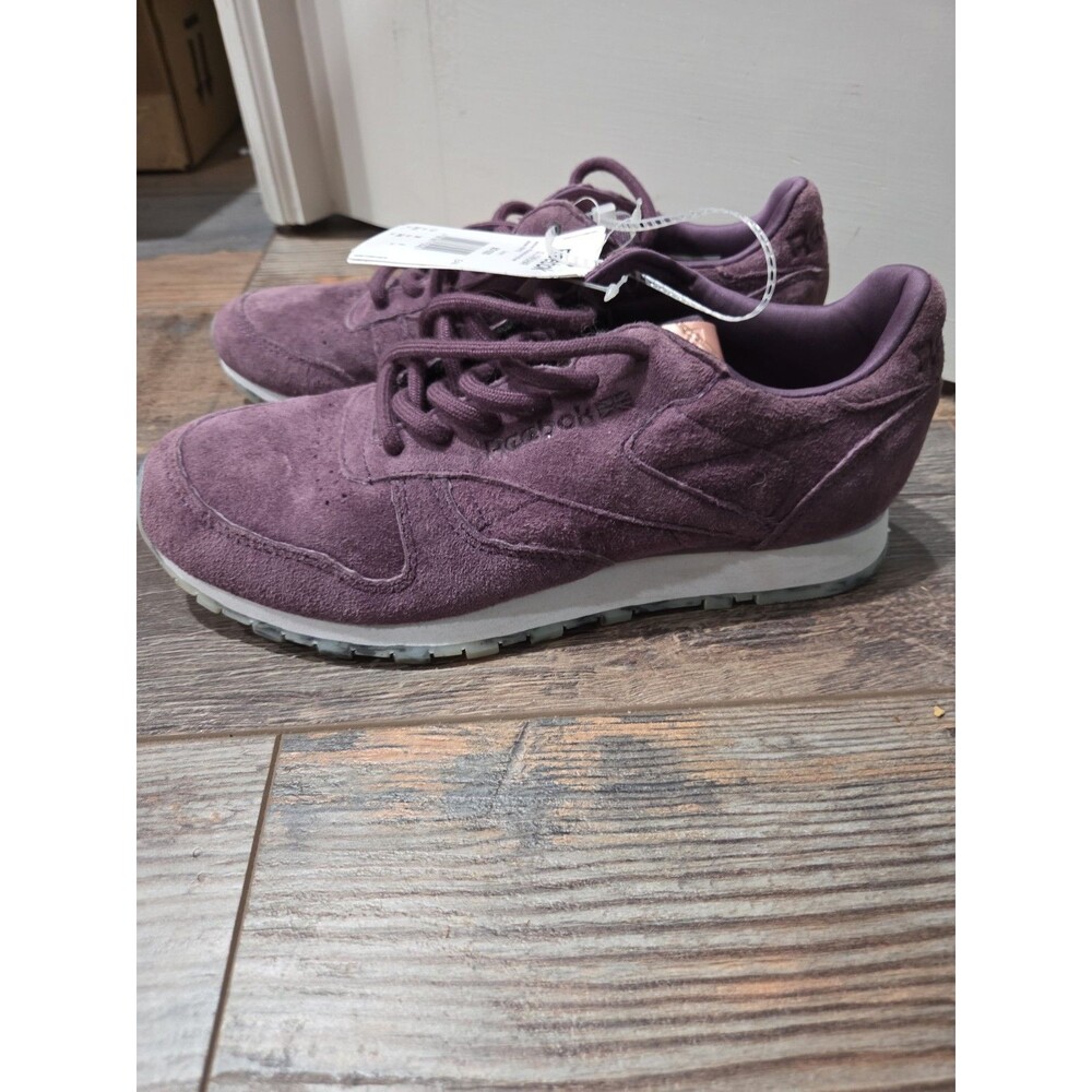 Reebok Purple Leather Classic Athletic Fitness Running Shoes Sneakers 7 SB7